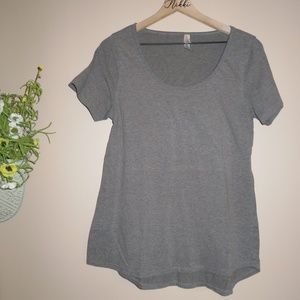 LuLaroe gray tee sz. M ✨